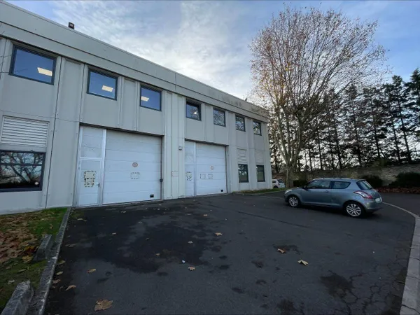 Local d'activité 1371 m²