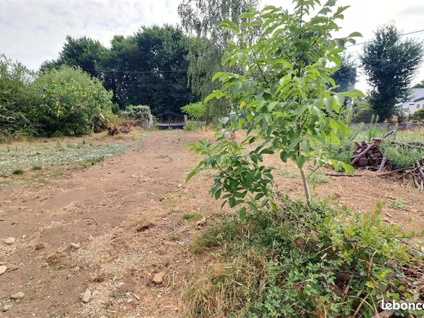 Terrain constructible Le Tour-du-Parc - 473 m²