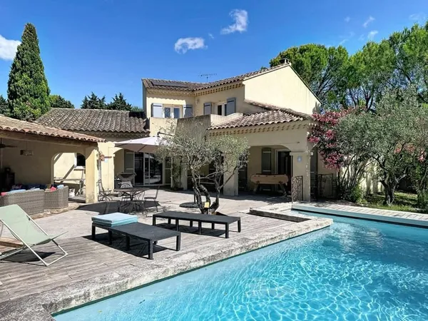 Althen-des-Paluds-villa197m²-terrain 2000m²- studios-piscine