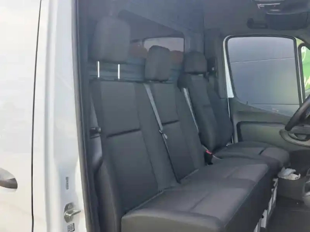Mercedes Sprinter 317 cdi fourgon 37s l2h2 170ch — photo 4