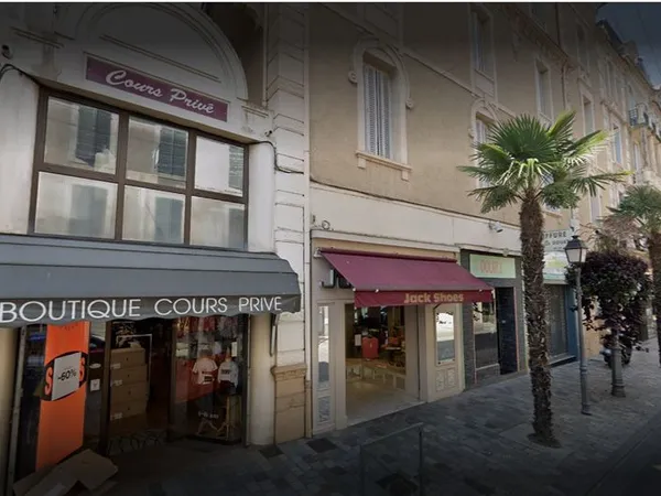 Local commercial de 115 m 2 sur deux étages plein centre ville Tarbes