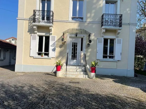 Maison 10 pièces 230 m²