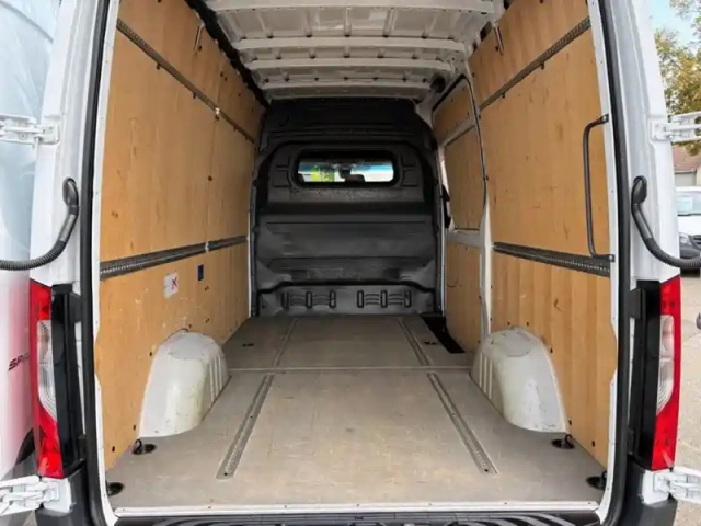 Mercedes Sprinter 317 cdi fourgon 37s l2h2 170ch — photo 21