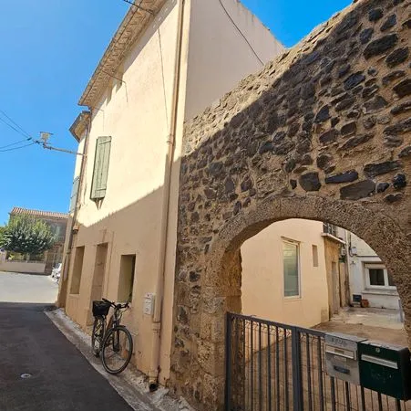 Maison de village ( 3 faces) 85 m2 Lézignan la Cèbe Proche A75