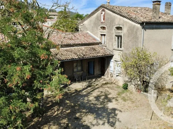Propriété 7 pièces 158 m²