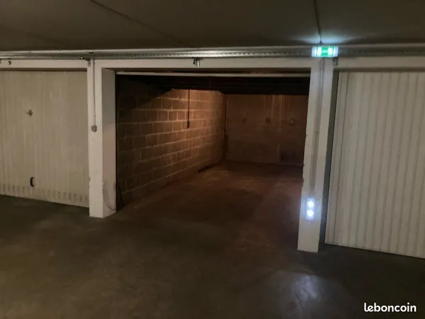 Garage fermé dans parking sécurisé