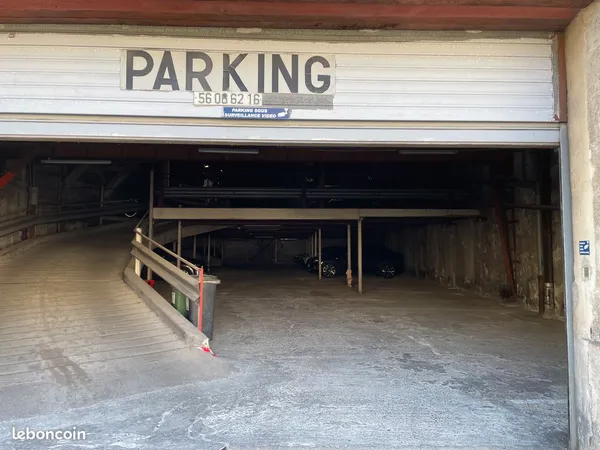 Parking moto - Couvert & Sécurisé - Chartrons / Bassin à flots