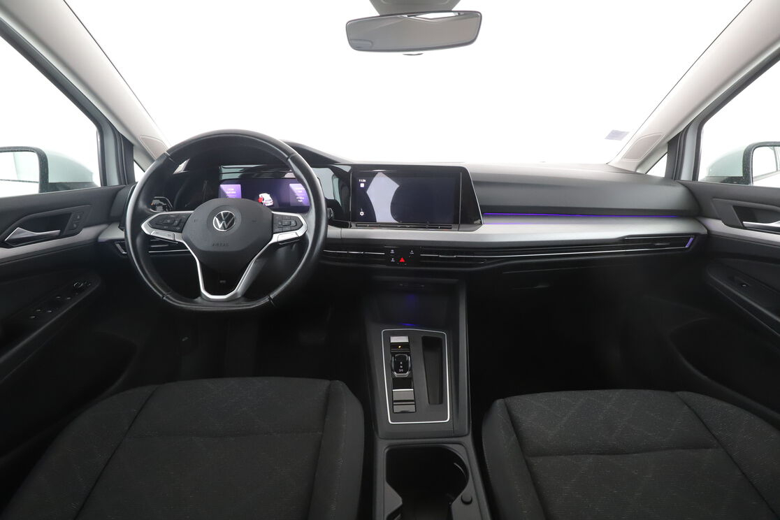 Volkswagen Golf VIII 2.0 TDI SCR DSG7 — photo 11