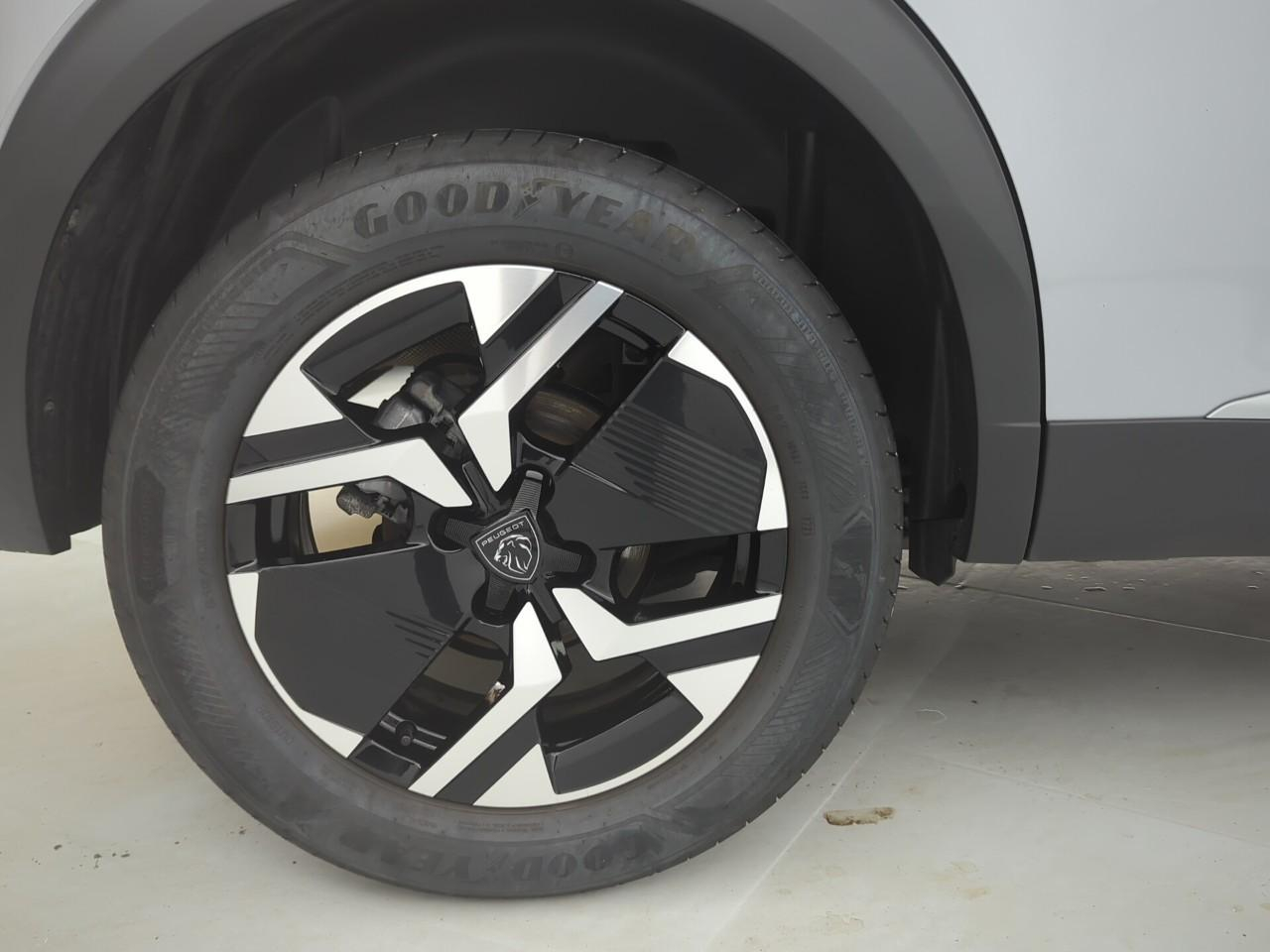 Peugeot 2008 hybrid 145 ch e-dcs6 allure — photo 32