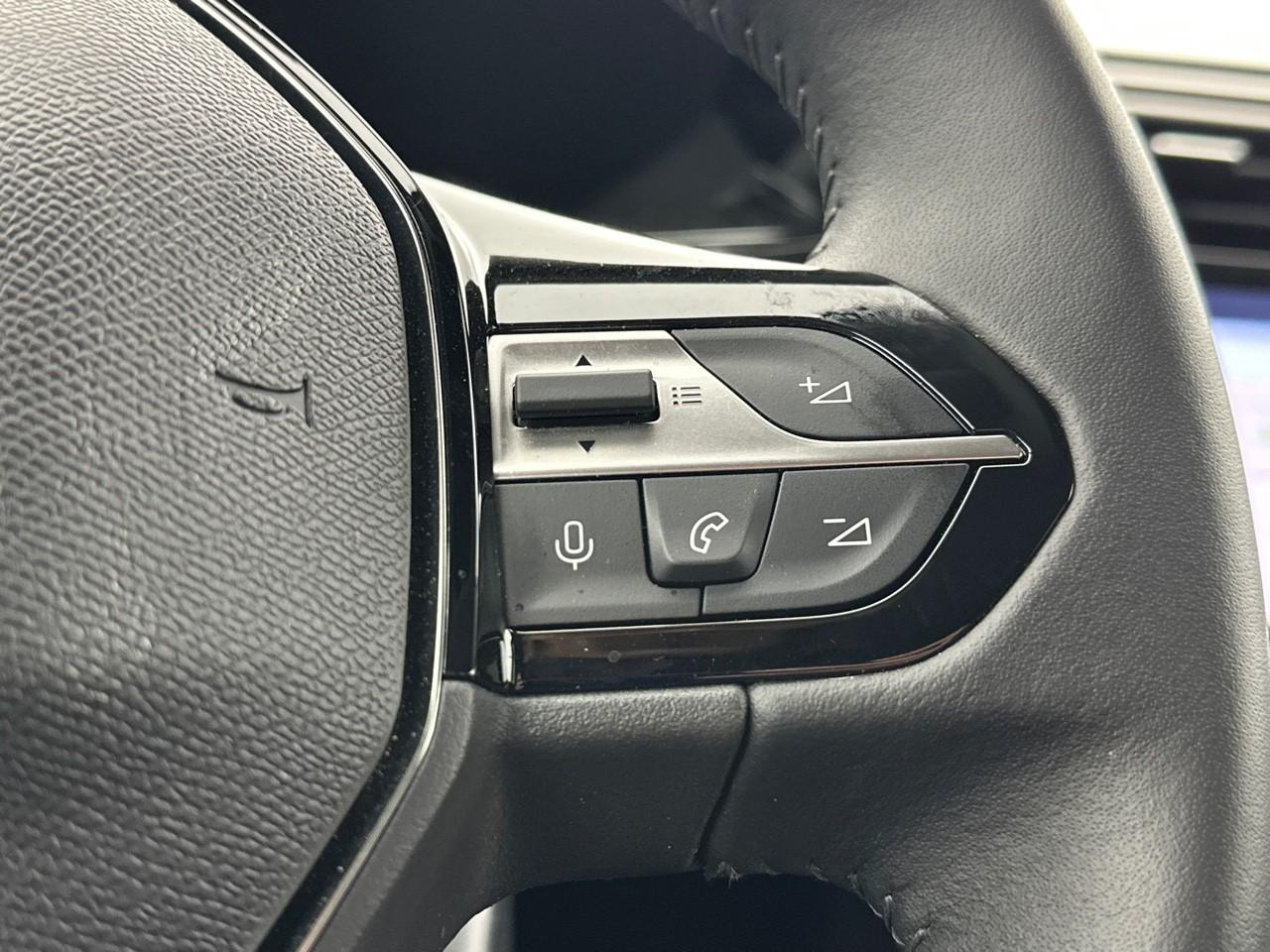 Peugeot 308 hybrid 145 e-dcs6 allure — photo 19