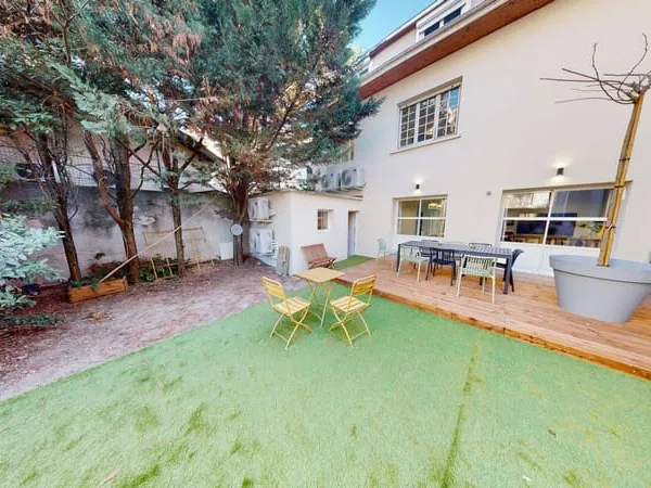 Maison de ville 14 pièces 255 m²