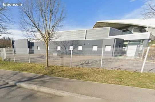 Local 990 m² Saint-Étienne