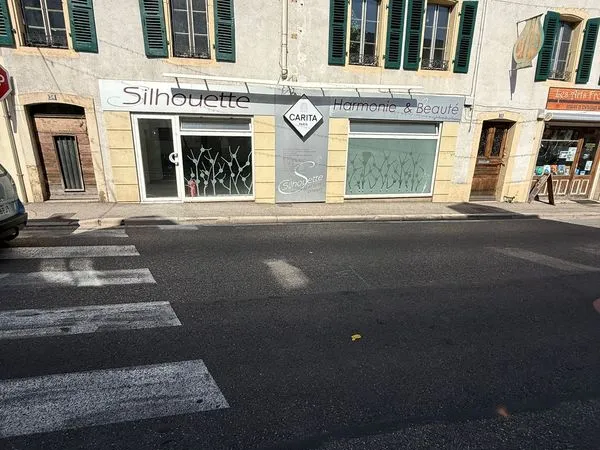 À LOUER - LOCAL COMMERCIAL 155 m² AVEC FORTE VISIBILITÉ