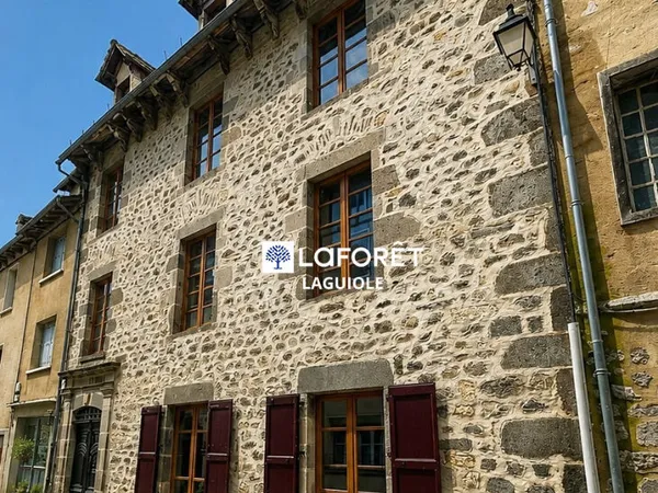 Maison 8 pièces 330 m²