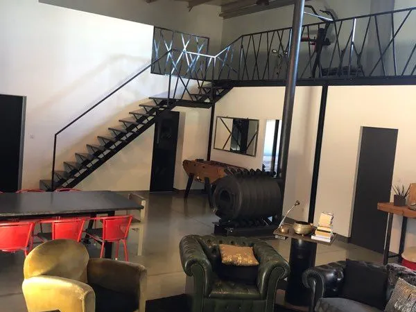 Bâtiment industriel + logement ou bureaux