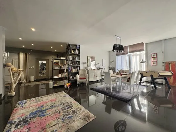 Appartement 5 pièces 248 m²