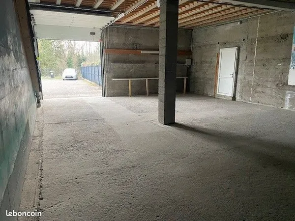 Dépôt 100m²
