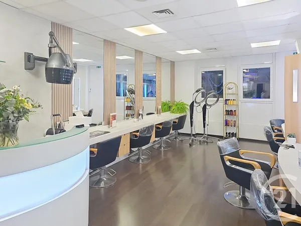 Local commercial 270 m²
