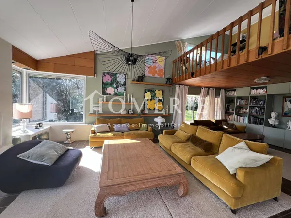 Maison 7 pièces 215 m²