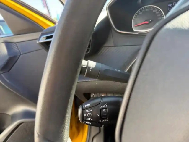 Peugeot 208 puretech 75 s&amp;s bvm5 like — photo 17