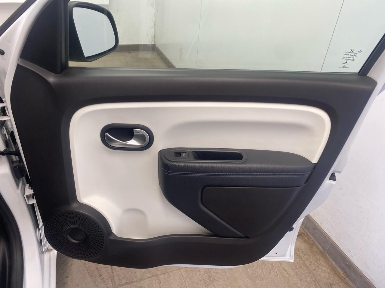 Renault Twingo iii tce 95 edc signature — photo 23