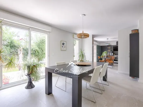 CHAMPCUEIL Maison individuelle familiale de 140 m² - 4 chambres, jardin, garage et sous-sol total