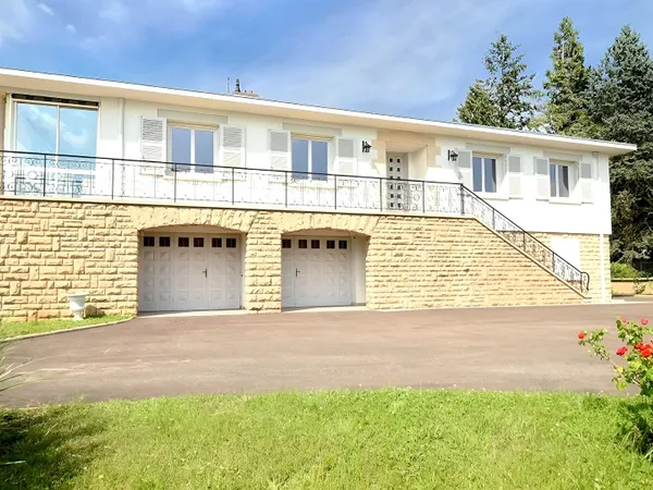 Maison Charnay Les Macon 7 pièce(s) 250 m2