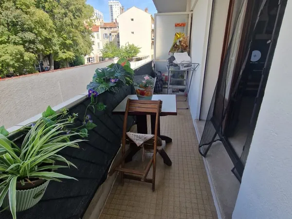 T2 avec balcon, locataire en place