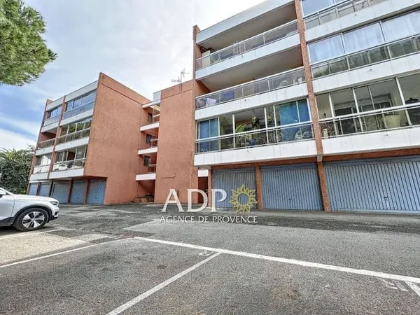 Stationnement Location Antibes   70€