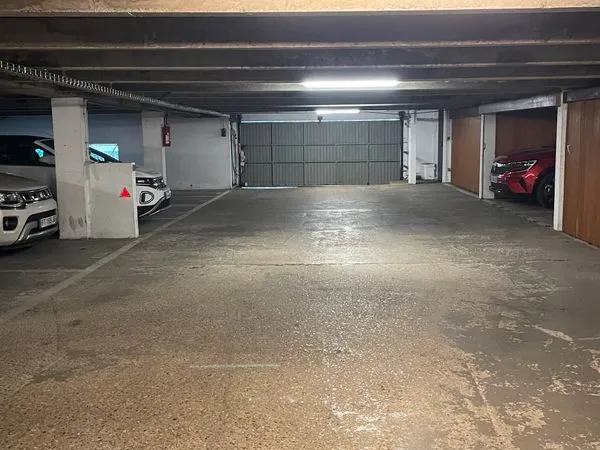 À louer - Place de parking souterraine - Sèvres Rive Gauche