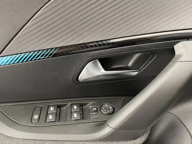 Peugeot 2008 puretech 130 s&amp;s bvm6 — photo 32