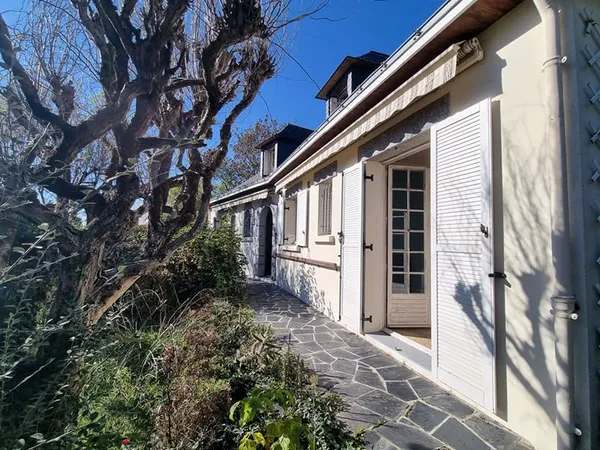 Maison à vendre à Saint Etienne de Montluc - 6 pièces, 113 m², terrain 2180 m²