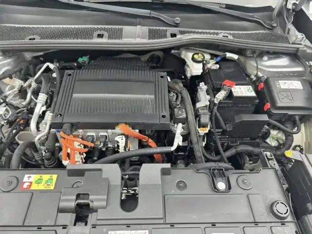 Citroën C4 e- 136 ch automatique — photo 25