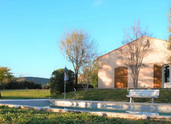 Villa de plain pied 165m2 + garage 38m2 sur 4000m2 avec piscine