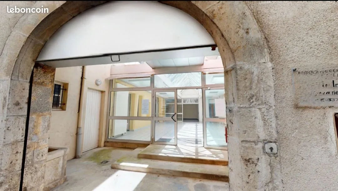 Tous les Local commercial à vendre à Pont-du-Navoy (39)