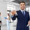 Comment devenir agent immobilier : guide complet pour un parcours réussi