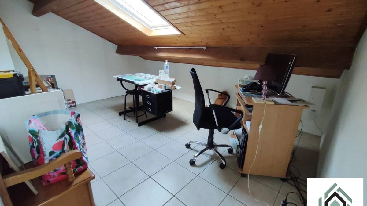 Photo 10