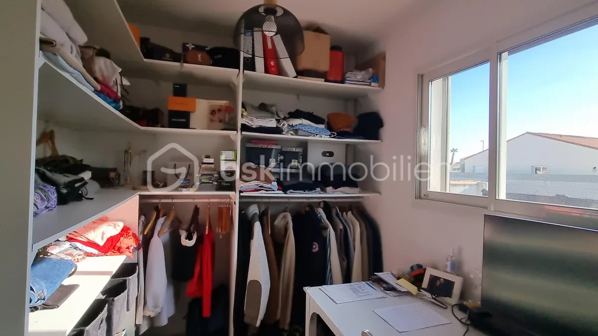Photo 12