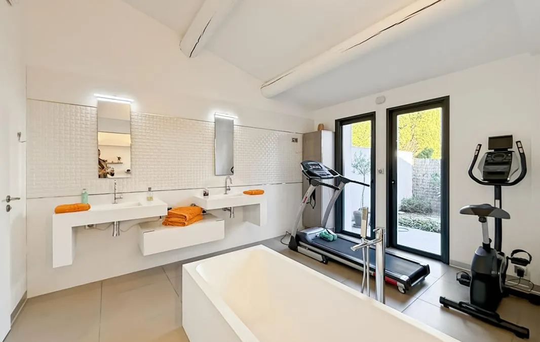 Photo 8