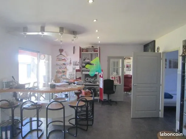Photo 3