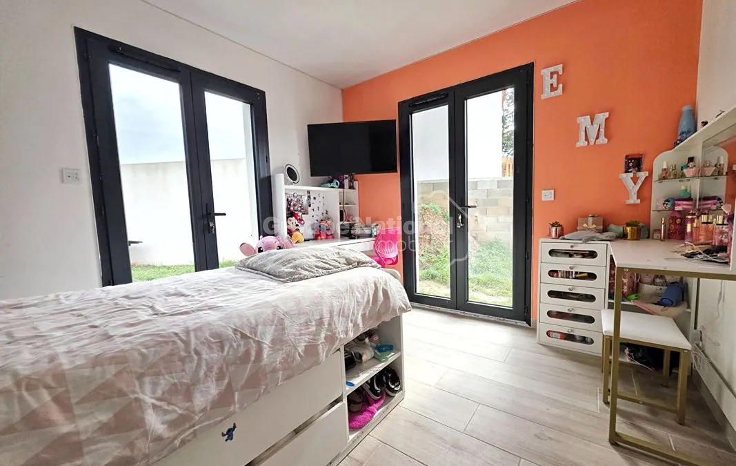 Photo 10