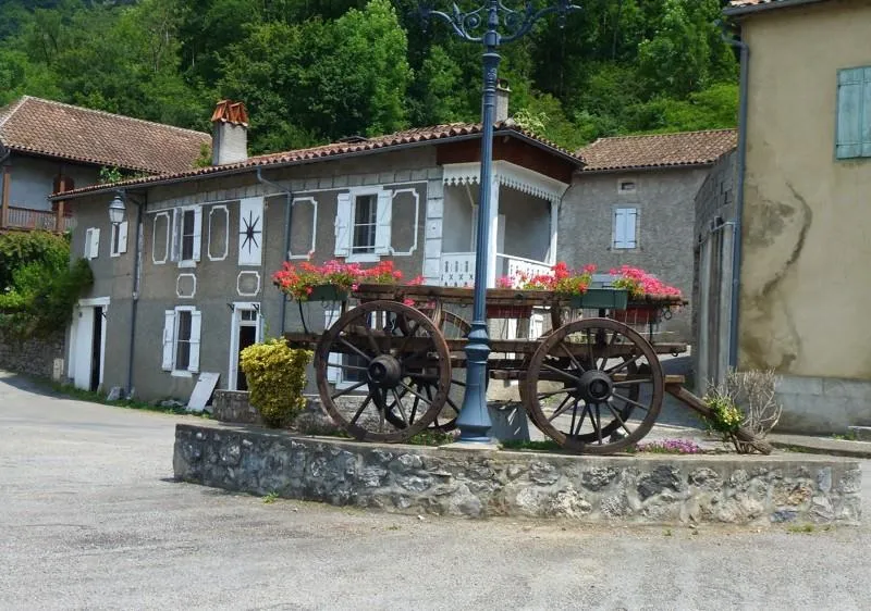 Photo 1