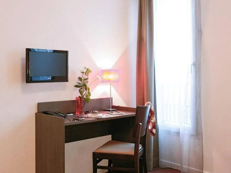 Photo 6