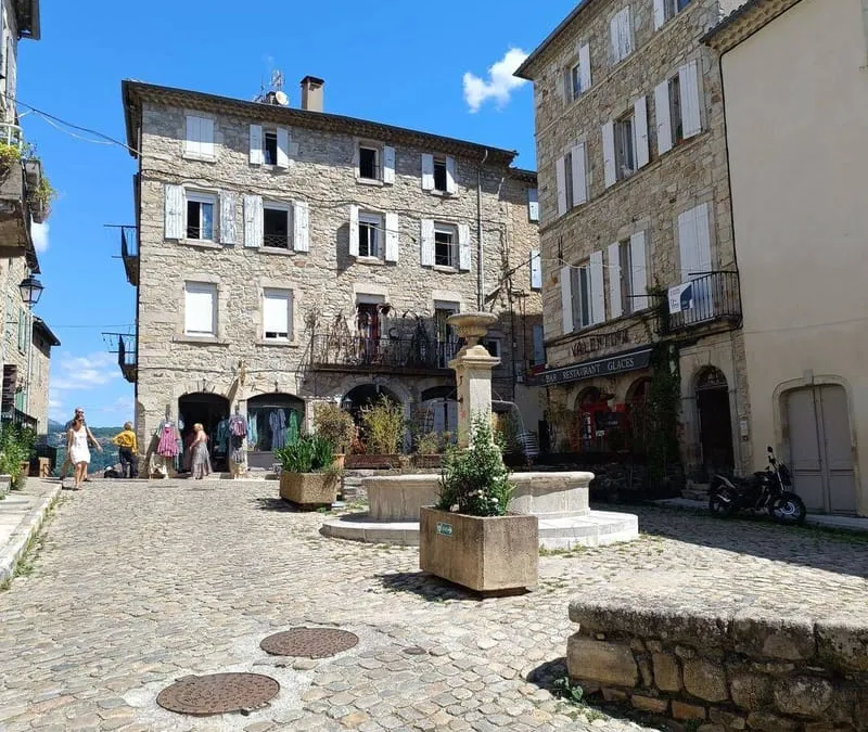 Photo 10