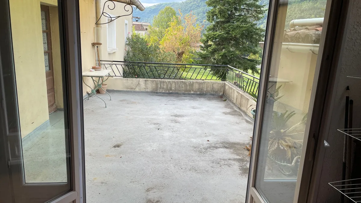 Photo 6