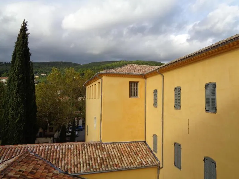 Photo 10