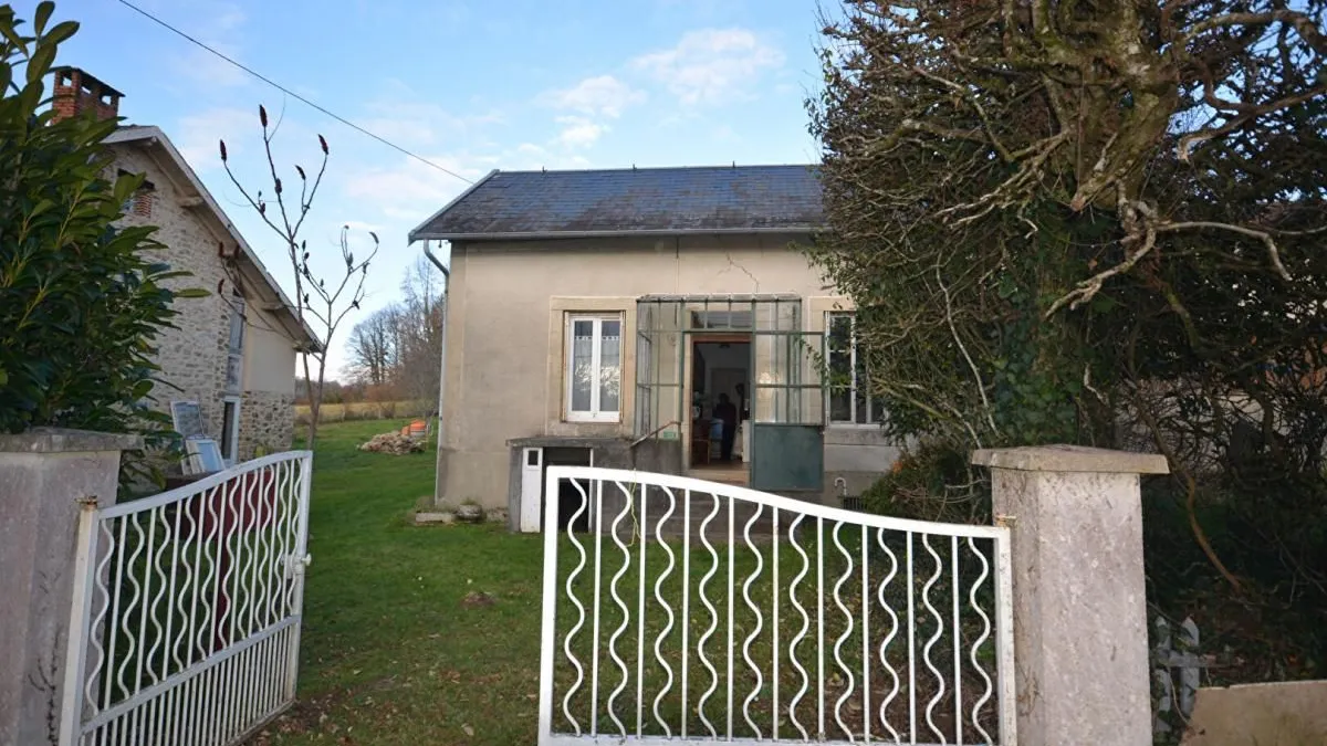 Photo 1
