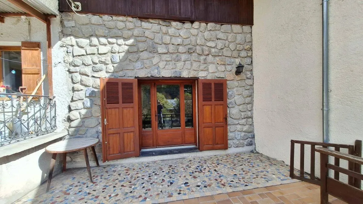 Photo 1