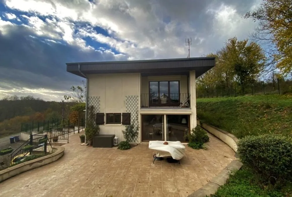 Photo 1