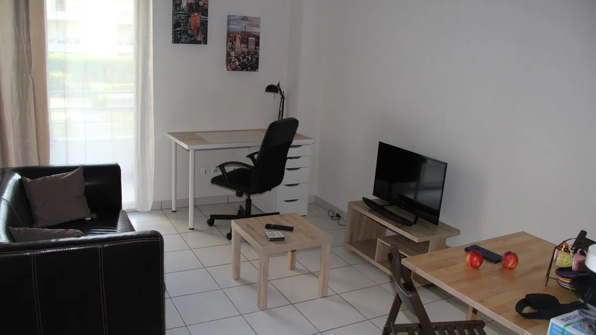 Photo 1